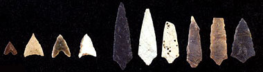 ②（左4点） 石器群、（右6点） 有茎尖頭器